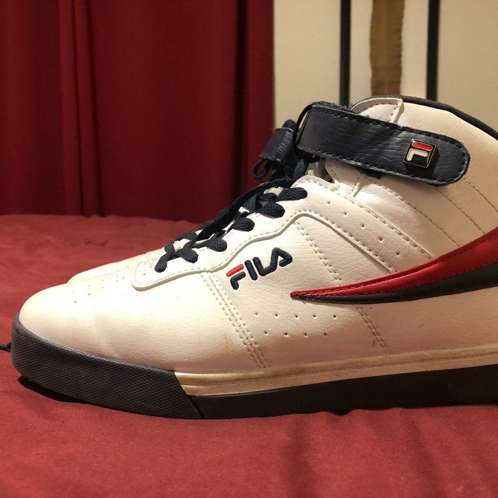 Almost New Men's Fila high-top basketball shoe (Fila Vulc 13 MID Plus 2) size 10